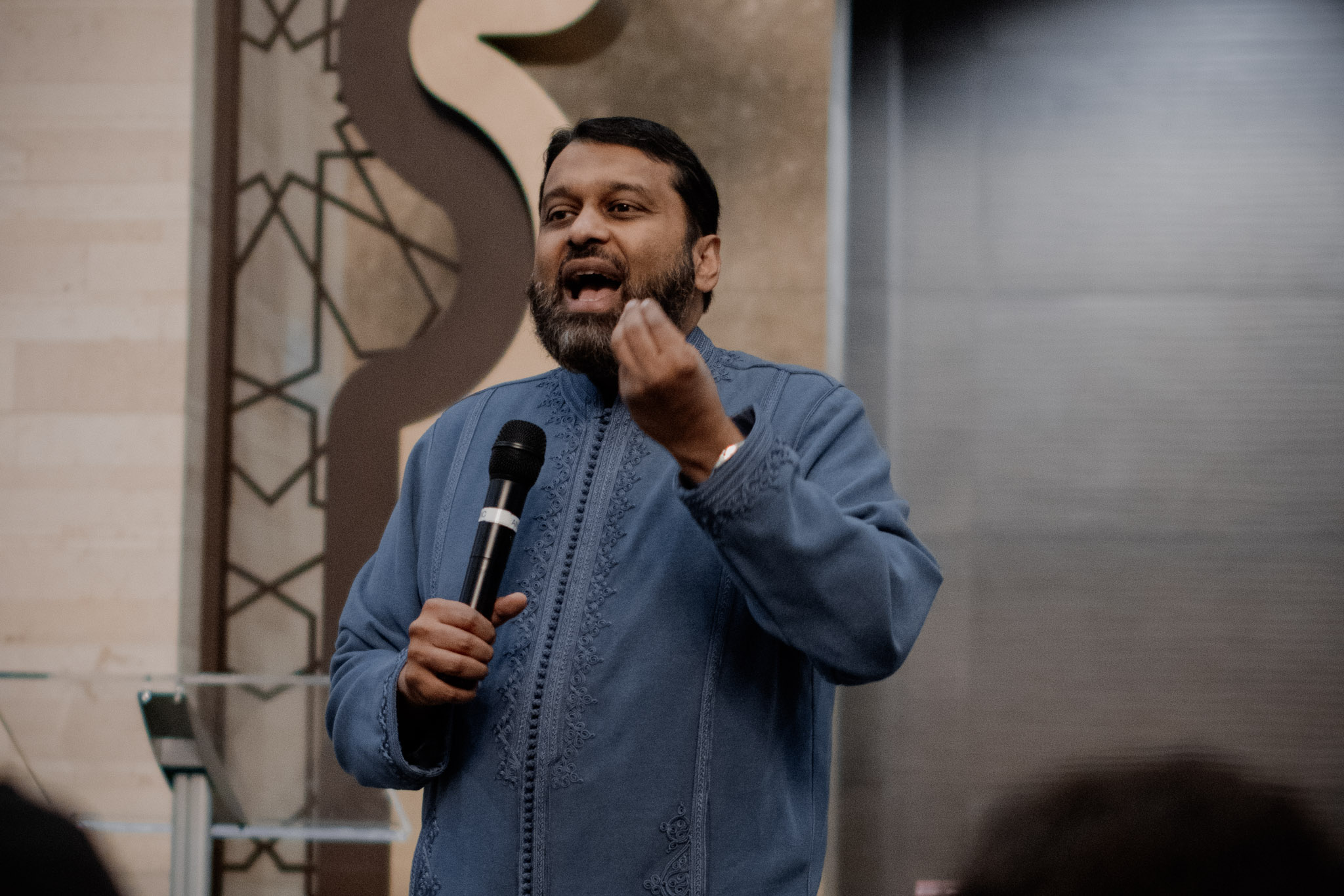 Shaykh Yasir Qadhi speaking mid-gesture at the ADAMS Center