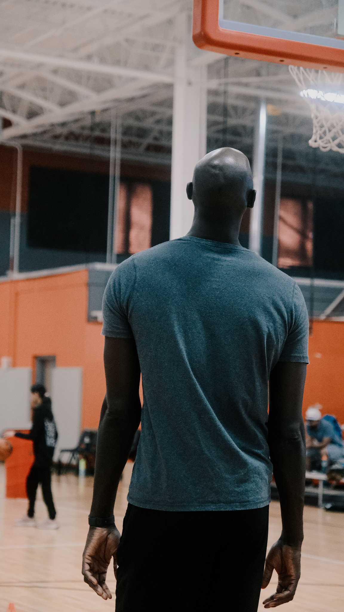 Tacko Fall under the hoop at the community basketball camp